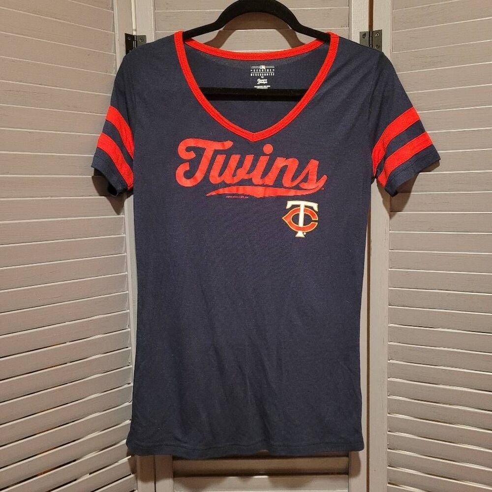 Campus Lifestyle MInnesota Twins Women's V-Neck T-shirt- Size S